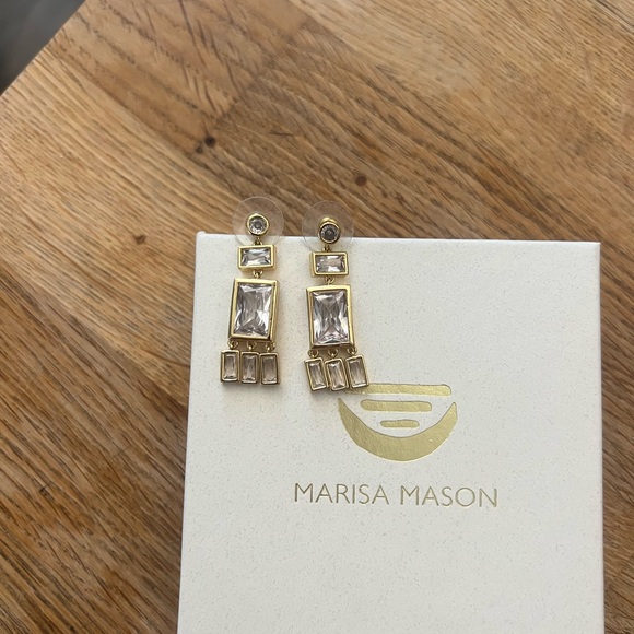 Elegant Crystal dangle earrings - Picture 2 of 4